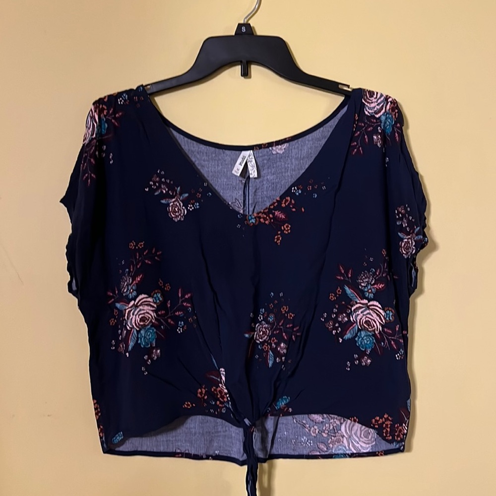 MUDD never worn cold shoulder crop top